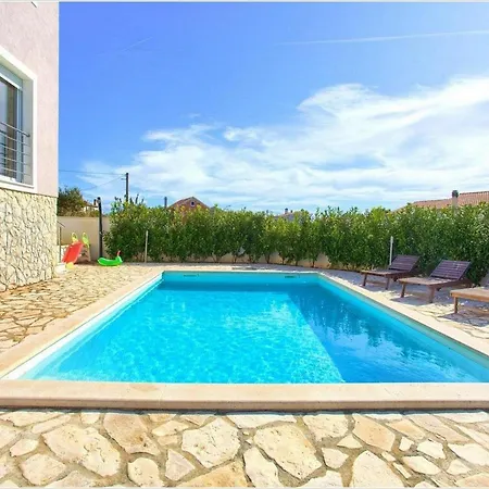 Isabella - Four Bedroom With Swimming Pool Willa Krk Town