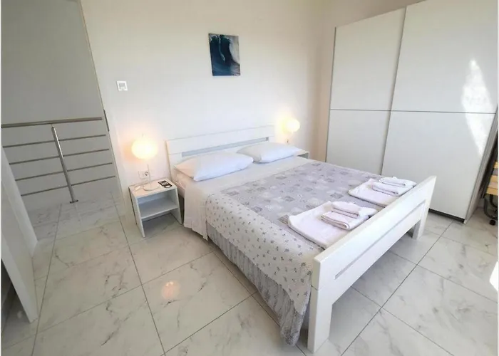 Isabella - Four Bedroom With Swimming Pool