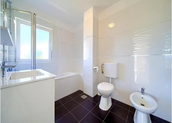 Villa Isabella - Four Bedroom With Swimming Pool