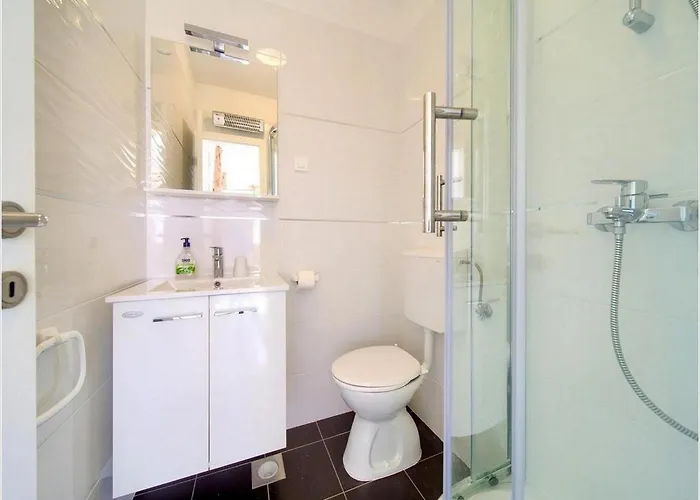 Villa Isabella - Four Bedroom With Swimming Pool *