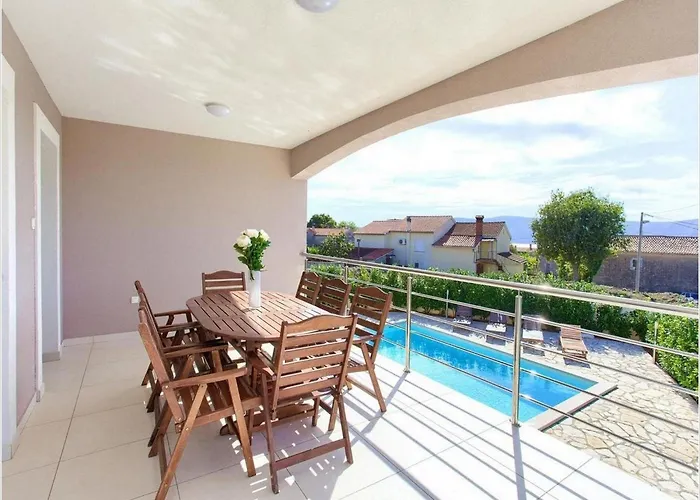 Villa Isabella - Four Bedroom With Swimming Pool