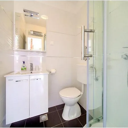 Villa Isabella - Four Bedroom With Swimming Pool *