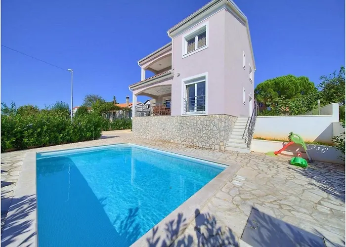 Isabella - Four Bedroom With Swimming Pool Vila