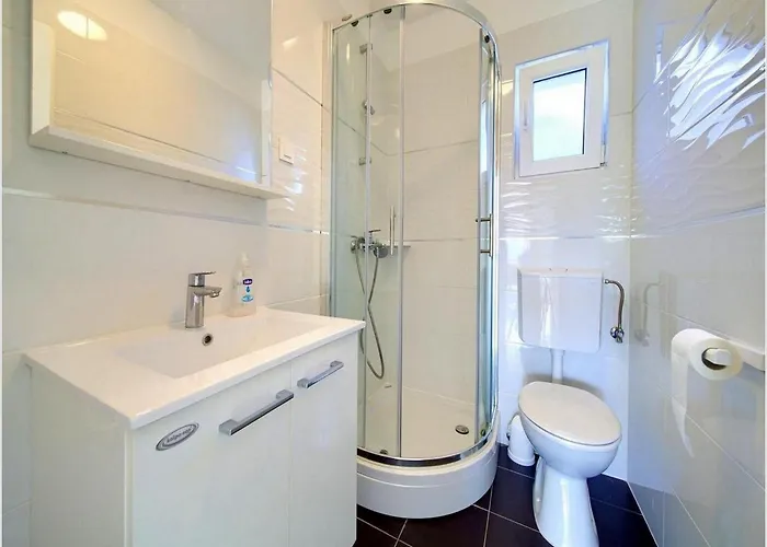 Vila Isabella - Four Bedroom With Swimming Pool Linardići