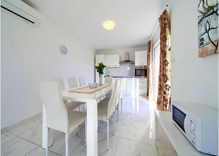 Vila Isabella - Four Bedroom With Swimming Pool *