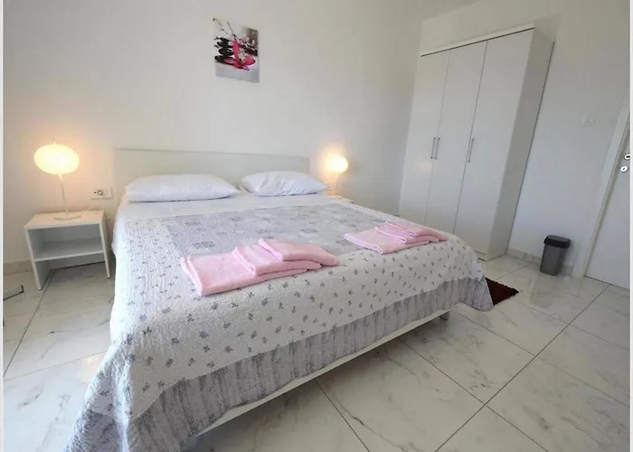 Isabella - Four Bedroom With Swimming Pool * Linardići