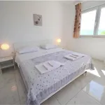 Isabella - Four Bedroom With Swimming Pool *