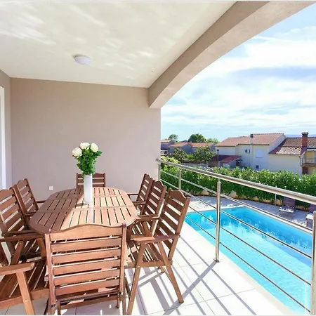 빌라 Isabella - Four Bedroom With Swimming Pool *